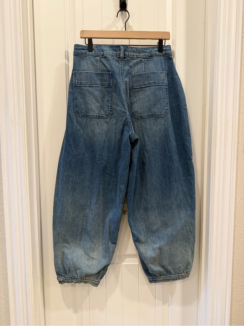Pilcro Pleated High-Rise Balloon-Leg Jeans - Picture 3 of 5